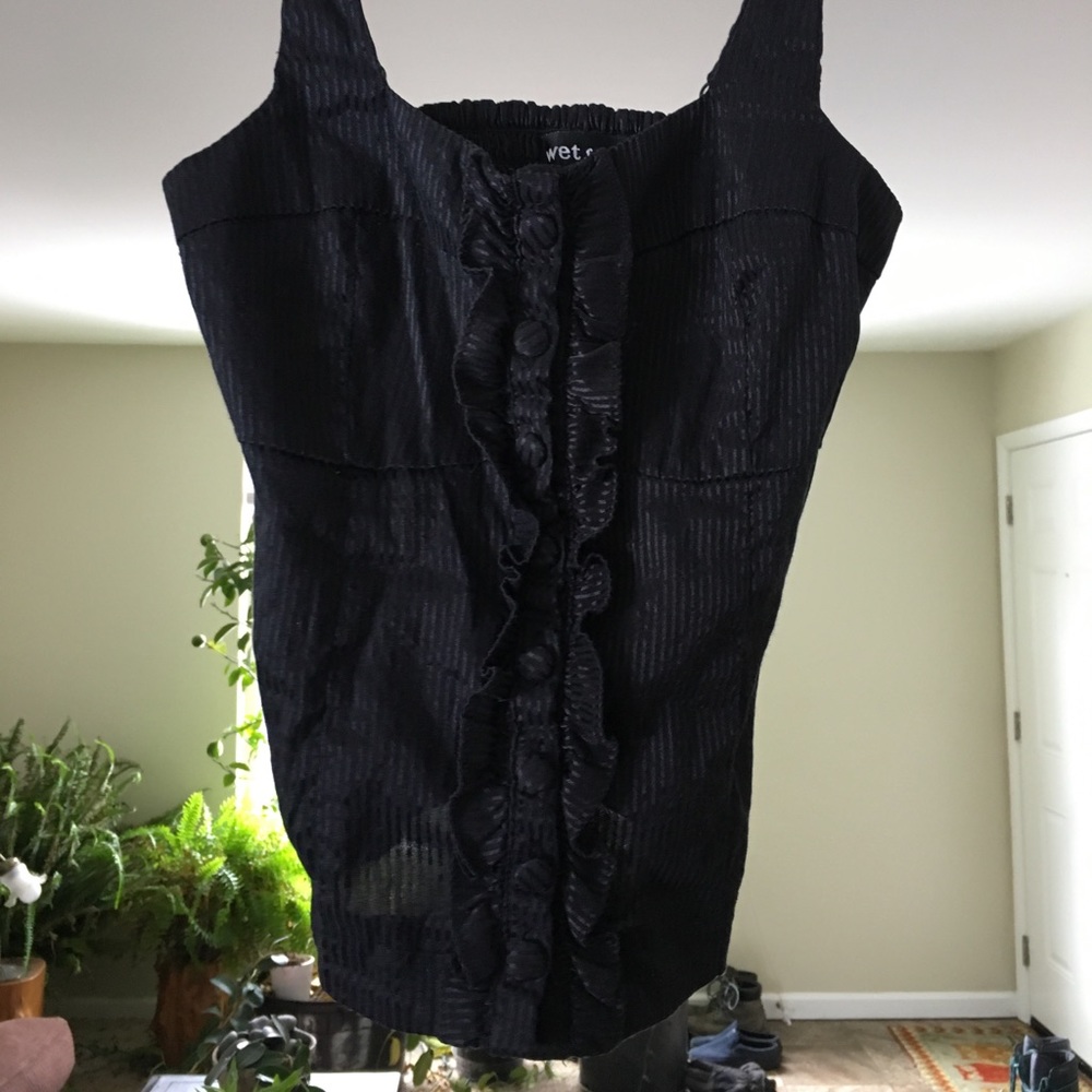 Black ruffled tank